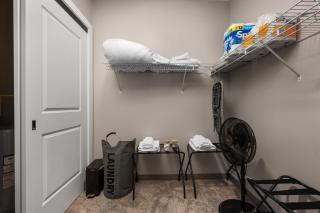 Modern Duck Island 1 BD Near Food, Drinks with Free Parking - 4