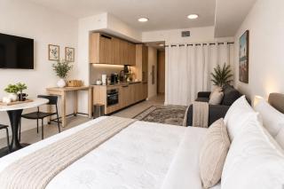 Lux Studio on 36th floor Rooftop Pool Prime Area - 9