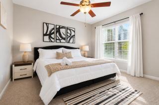 King Comfort in Dallas with Private Balcony and Secure Garage - 3