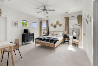 Modern East Austin Getaway - 9