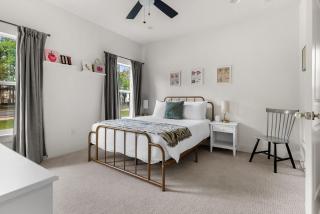 Modern East Austin Getaway - 3