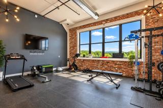 Suburban Haven Stylish Loft - Kearny - 5