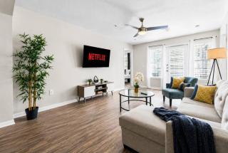 Upscale 3BR Dallas Stay, Pool and Fitness - 0