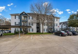 Upscale 3BR Dallas Stay, Pool and Fitness - 8