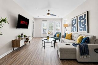 Upscale 3BR Dallas Stay, Pool and Fitness - 3