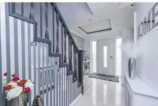 Spacious 5 BR-2BR l Sleeps 11 l Free Parking l Contractors & Groups - 7