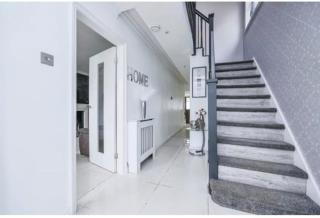 Spacious 5 BR-2BR l Sleeps 11 l Free Parking l Contractors & Groups - 6