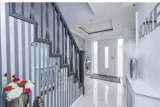 Spacious 5 BR-2BR l Sleeps 11 l Free Parking l Contractors & Groups - 4