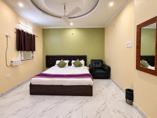 Mahadeva Hotels - 9
