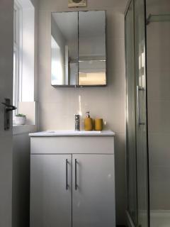 Cosy 1BR Croydon Flat with King Bed & WiFi - 9