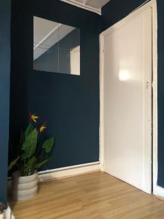 Cosy 1BR Croydon Flat with King Bed & WiFi - 5