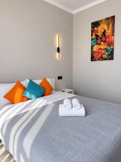 Orange - 8