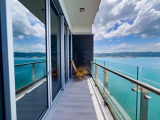 The Blue Heron - Superior Oceanfront Twin Suite - 5
