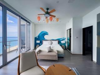 Surfs Up - A Sky Harbour Oceanfront King Suite - 9