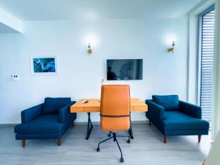 Surfs Up - A Sky Harbour Oceanfront King Suite - 7