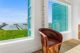 Castaways Retreat and Private Pier - 5