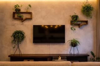 Stylish Seafront Living w Balcony & Fast WiFi - 4