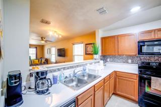 Fenced Yard, Workspace, Garage: Ft Worth Home Base - 3