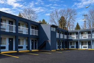 Richmond Inn & Suites Near Dayton I-70 - 2