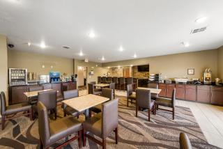 Cobblestone Inn & Suites - Avoca - 2