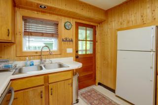 Treetop Perch! Retreat in Saranac Lake Village - 1