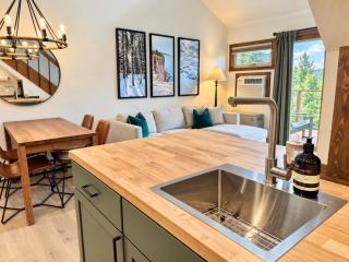 Beautiful Mountainview Top Floor Loft | Ski-in/out - 6