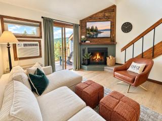 Beautiful Mountainview Top Floor Loft | Ski-in/out - 1