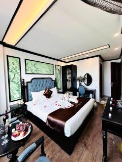 Crown Luxury Hotel - 1