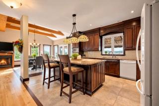 Le Repos de L'Ours Waterfront Chalet with Private Dock - 8