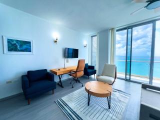 Blue Fins - A Sky Harbour Oceanfront Twin Suite - 8