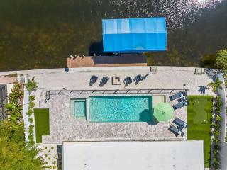 Canalfront Retreat Pool Dock & Putting Green - 7
