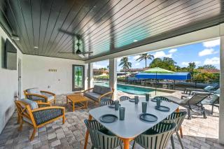 Canalfront Retreat Pool Dock & Putting Green - 6