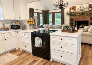 Creekside Farmhouse Retreat - 4