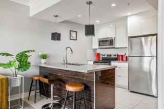 Modern 1 Bedroom with Bow River Views Downtown Calgary - 8