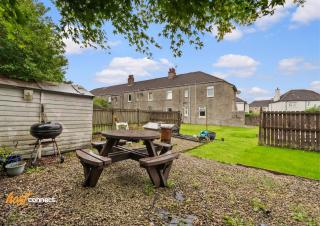 Spacious House with Parking, Sleeps 6, Near Airport - 9