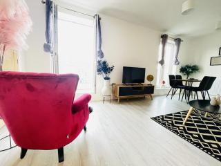 QUARTZ - 2BR apart, with Garden NR Abbey Stadium - 5