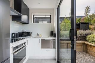 Modern Studio Retreat in Wanaka Near Lake and Mountains - 9