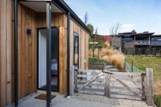 Modern Studio Retreat in Wanaka Near Lake and Mountains - 8