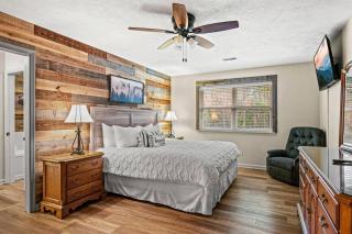 Mountain View-Huge Fenced Yard- Pool Table-hot Tub- Fire Pit-Pet friendly - Sevierville - 6