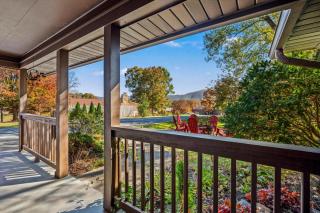 Mountain View-Huge Fenced Yard- Pool Table-hot Tub- Fire Pit-Pet friendly - Sevierville - 5