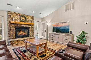 Mountain View-Huge Fenced Yard- Pool Table-hot Tub- Fire Pit-Pet friendly - Sevierville - 2