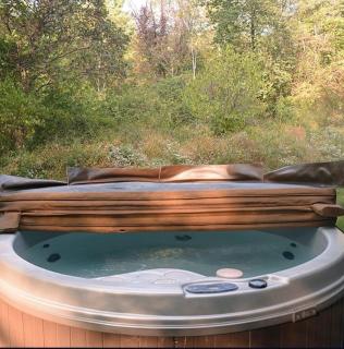Cozy cabin villa with hot tub and fire pit - 9
