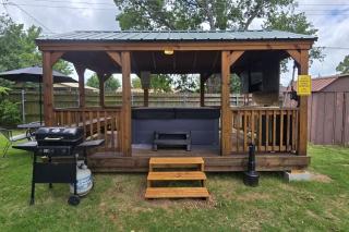 A Walk in the Park is a family and pet friendly place in Sulphur with lots of extras - 4