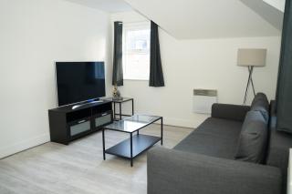 2BR Apartment Near Gatwick Balcony Sleeps 5 - 6