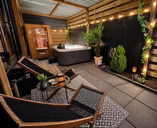 Charming Tiny House with Private Jacuzzi, Sauna and Garden & Free Parking between Amsterdam Haarlem and Schiphol Airport - 8