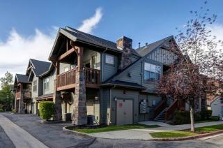 Warm spacious home base at Redstone - walk to shops & dining - 0