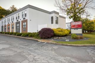 Red Roof Inn & Suites Middleborough - 4