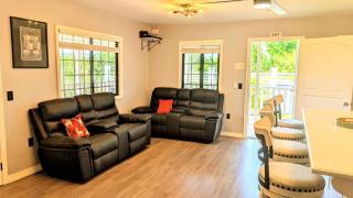 Elenas Modern 2BR Comfy Home - 6