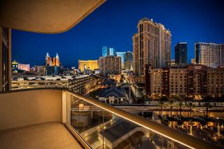 7th-Floor 1BR Suite, MGM Signature Strip Balcony, No Resort Fee - 1