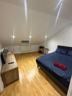 Near city centre, train station, hospital - 7